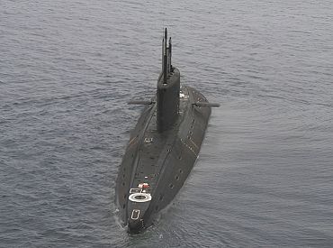 Российская подводная лодка «Новороссийск» всплыла у берегов Франции после аварии на борту