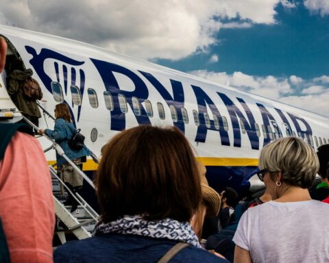 С 12 ноября Ryanair переходит на цифровые посадочные карты, отменяя бумажные билеты
