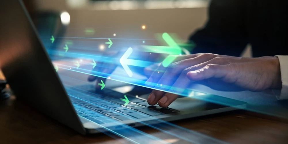 С завтрашнего дня в Латвии вступают в силу новые правила денежных переводов