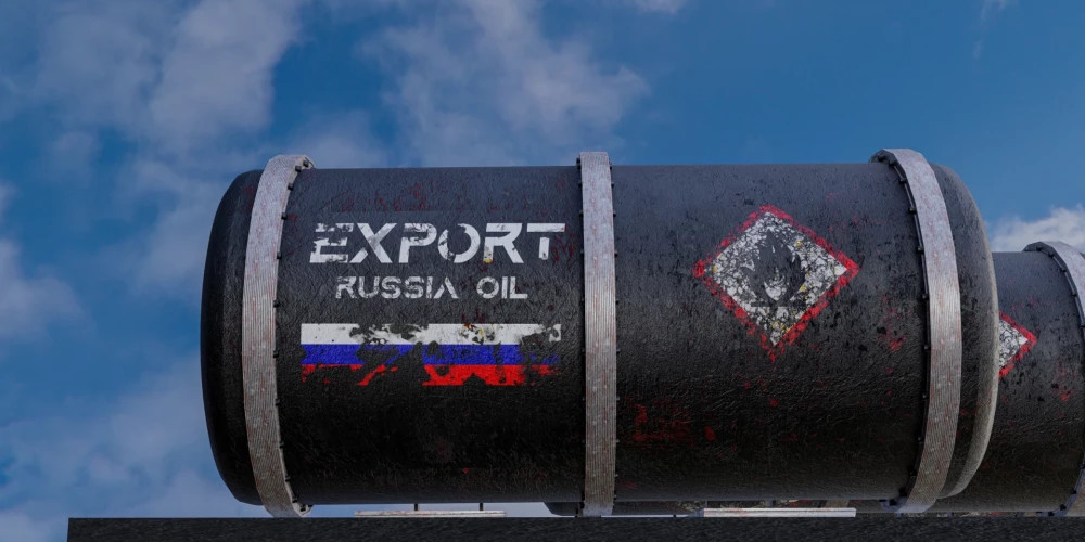 Санкции против "Лукойла" и "Роснефти": как это скажется на ценах на топливо в Латвии