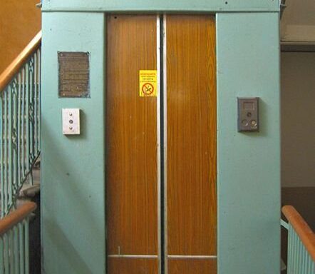 Сокращение закупок лифтов в России на фоне дефицита средств в регионах