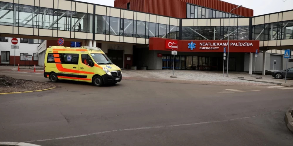 Три человека погибли: жители Латвии под угрозой инфекции в садах