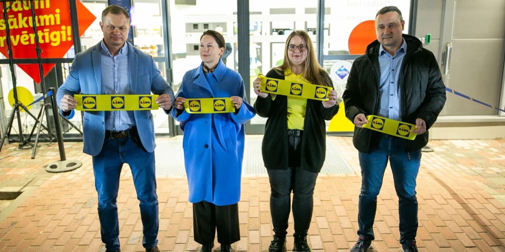 В Латвии открылся 38-й магазин Lidl, первый покупатель ждал более 13 часов