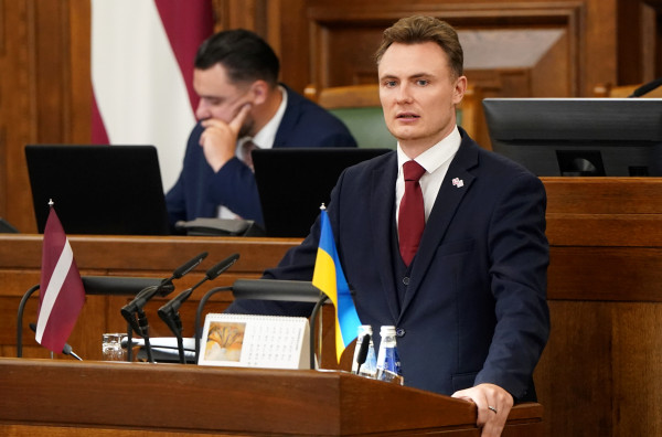 В Сейм подан законопроект о запрете общения на русском языке в госучреждениях