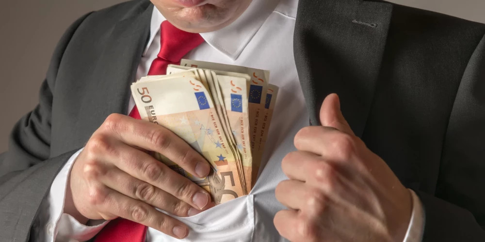 Зарплаты в госсекторе Латвии растут на 5,8% вопреки обещаниям министерств
