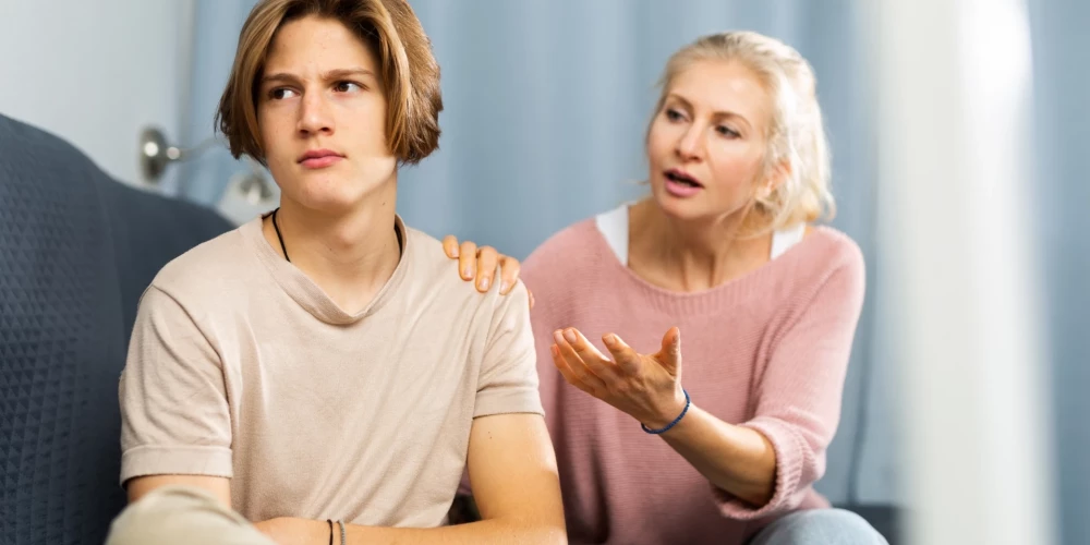 11% молодежи в Латвии живут отдельно от родителей, согласно данным ЦСУ