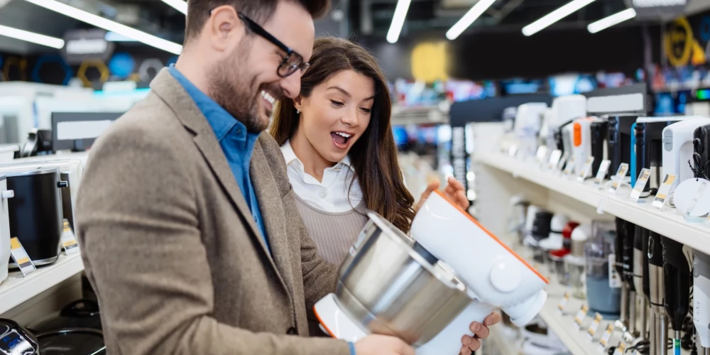 28 ноября в Латвии пройдет Черная пятница: сколько жители планируют потратить?