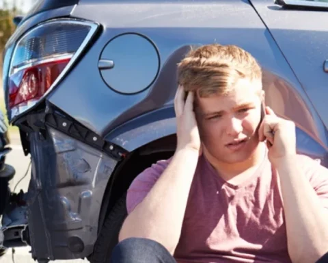 325 аварий за пять лет: несовершеннолетние латвийцы водят машины без прав с согласия родителей