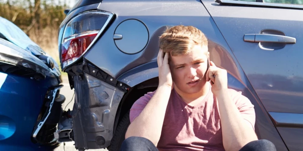 325 аварий за пять лет: несовершеннолетние латвийцы водят машины без прав с согласия родителей