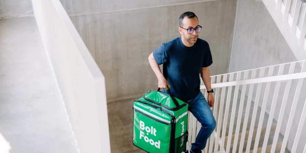 Bolt Food запускает доставку в Тукумсе и Екабпилсе, расширяя ассортимент услуг в Латвии