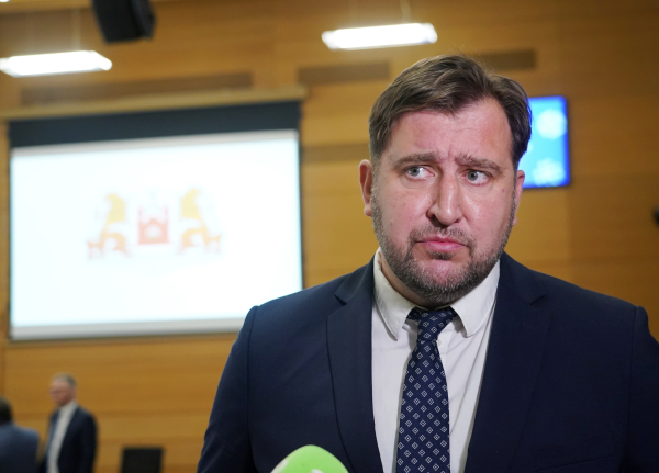 Бреманиса судят за хищение более 102 721 евро из посольства Латвии