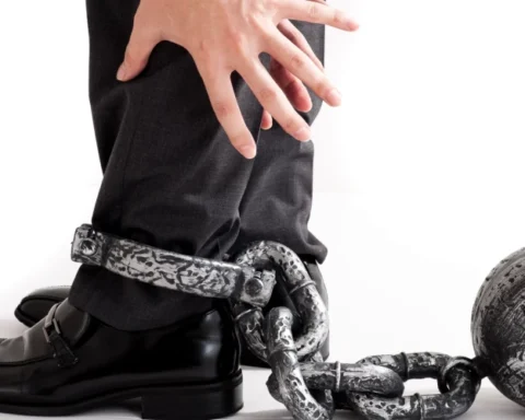 Число нарушений прав иностранных работников в Латвии продолжает расти