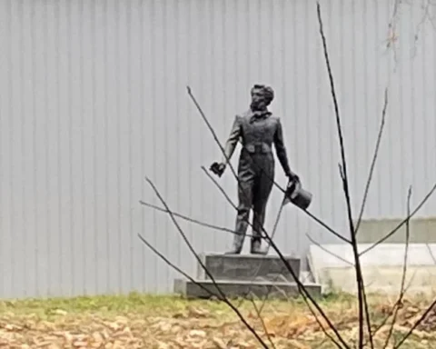 Демонтированный памятник Пушкину найден недалеко от рижского крематория