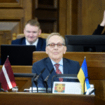 Депутат Кирштейнс поднимает вопросы ценностей и эмиграции латышей из страны