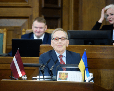 Депутат Кирштейнс поднимает вопросы ценностей и эмиграции латышей из страны