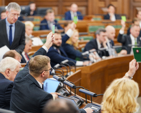 Депутаты рассмотрят выдворение нелояльных граждан, дотации и Rail Baltica