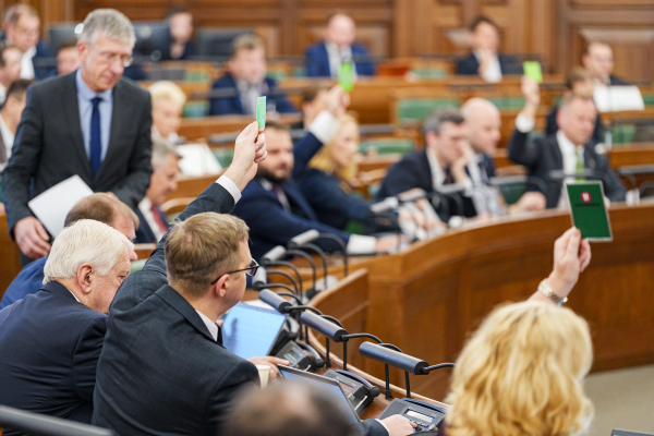 Депутаты рассмотрят выдворение нелояльных граждан, дотации и Rail Baltica