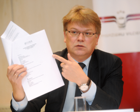 Экс-министр Айгарс Штокенбергс о сделке по откупу долей в Tet и LMT за 600 миллионов