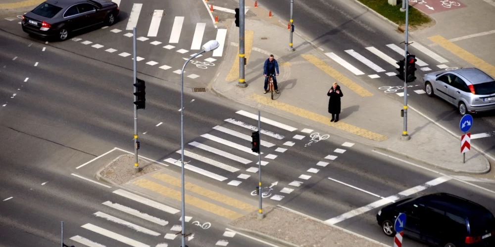 Елгавское самоуправление изменит режим работы светофоров по ночам, несмотря на критику экспертов