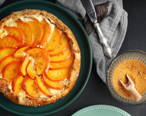 Галета с хурмой, маскарпоне и корицей на праздничный стол