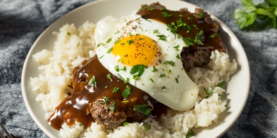 Гавайская подлива «Локо моко» для курицы и картофельного пюре