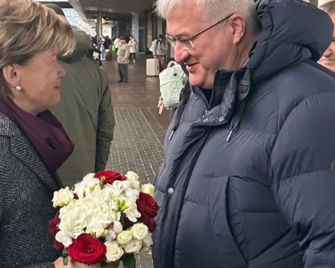 Глава МИД Латвии Байба Браже посетила Киев и подчеркивает роль Путина в конфликте