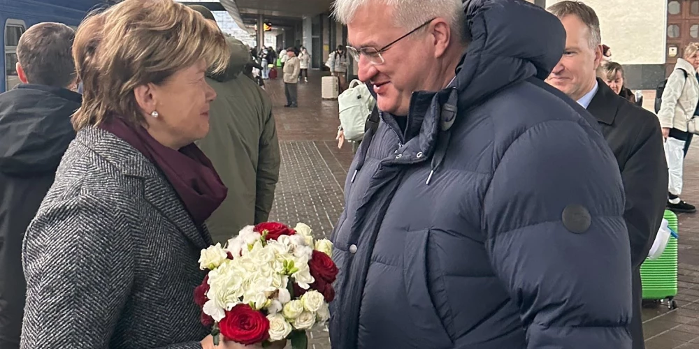 Глава МИД Латвии Байба Браже посетила Киев и подчеркивает роль Путина в конфликте