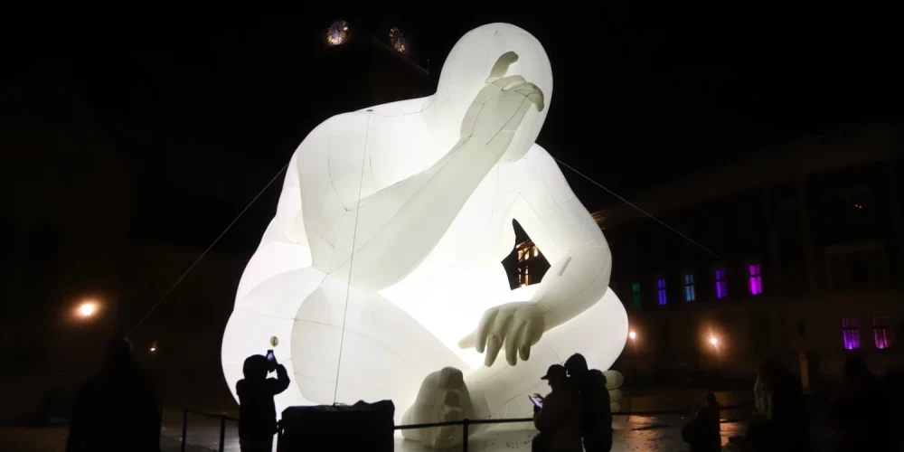 Город Рига погрузился в магическую атмосферу света на фестивале Staro Rīga