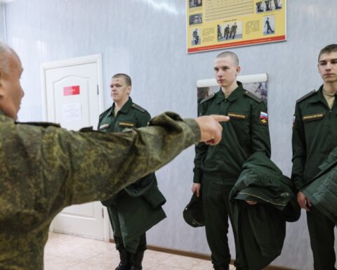 Госдума призвала увеличить число военных учебных центров