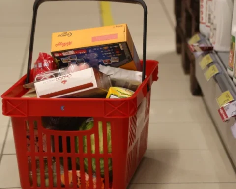 Инфляция в ЕС: Латвия наравне с Германией и Польшей, обгоняют Дания и Нидерланды