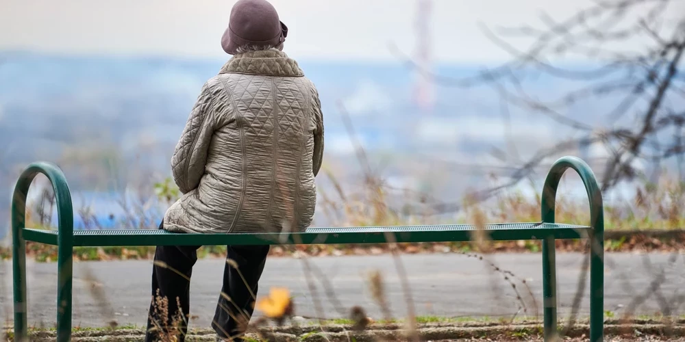 К 2050 году пенсии в Латвии снизятся до 25% зарплаты без личного участия