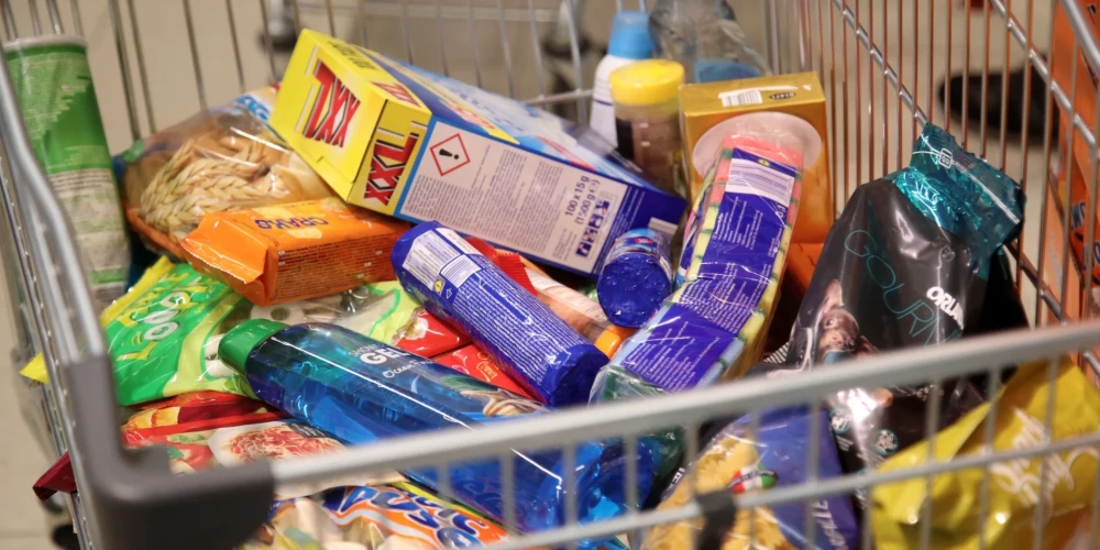 Латвийцы с декабря смогут ежедневно отслеживать цены на продукты в магазинах