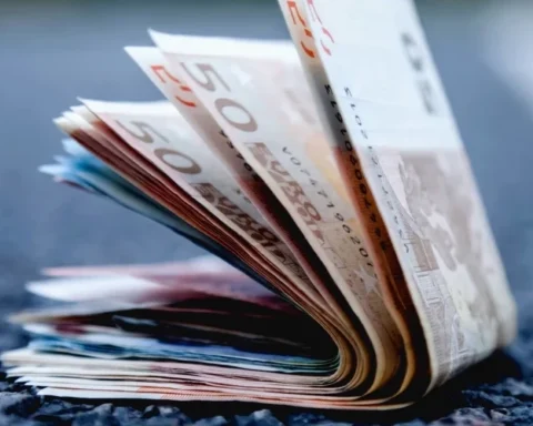 Латвийцы теряют сотни евро из-за неосведомлённости о кредитах