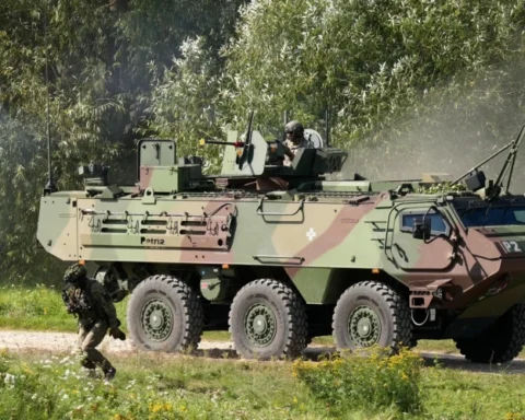 Латвия предоставит Украине технику и оборудование для фронтовых нужд