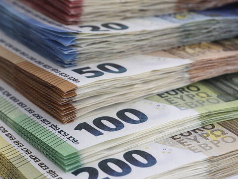 Латвия тратит более миллиона евро в день на обслуживание внешних долгов