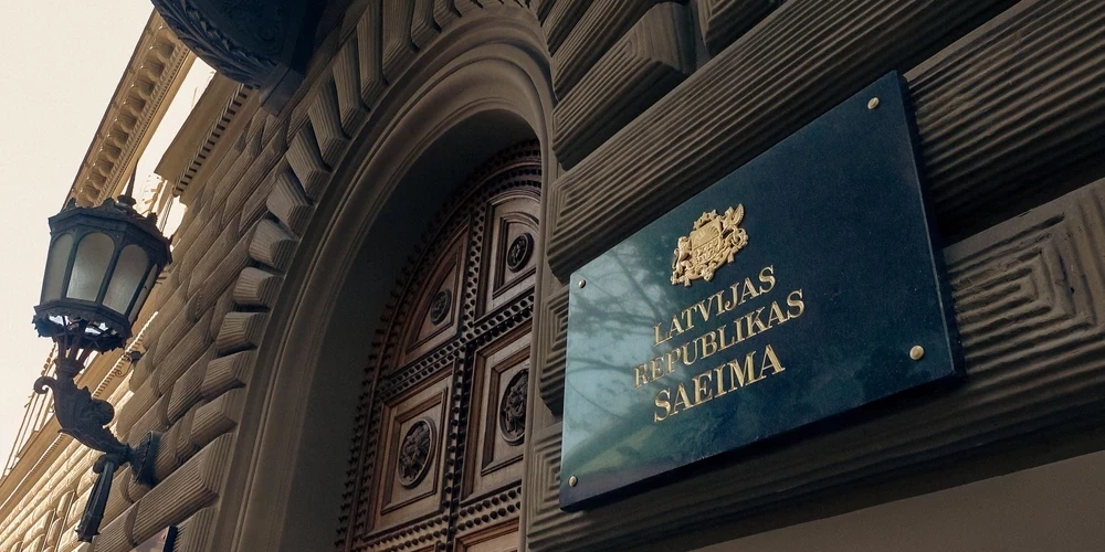 Латвия увеличивает штрафы за нарушения правил использования латышского языка