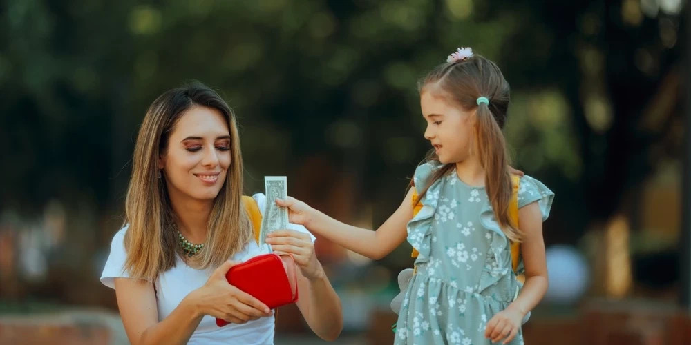 Латвия вводит ограничения на родительские пособия для зарубежных получателей