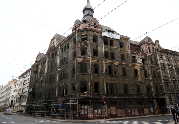 Мэр Риги требует права на введение повышенного налога на заброшенные здания