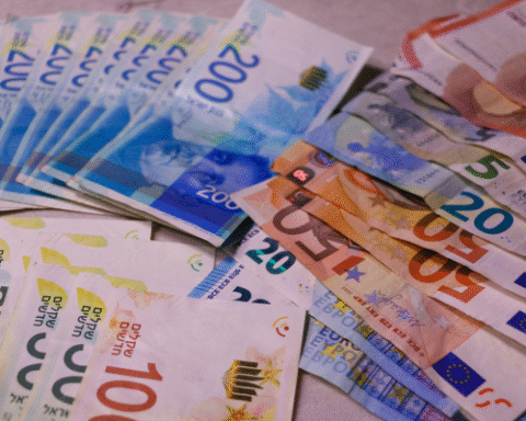 Минфин планирует сократить госрасходы на 844 млн евро в три года