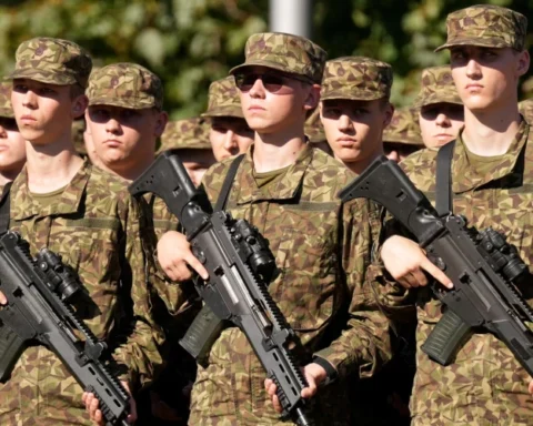 Министерство обороны Латвии призвало молодёжь участвовать в государственной службе обороны с июля 2026 года