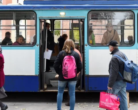 Мужчины отправятся в тюрьму за агрессию и ненависть к латышам в Риге