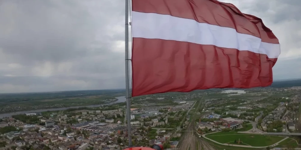 На высших телекоммуникационных башнях Латвии поднимут государственные флаги с 12 по 14 ноября