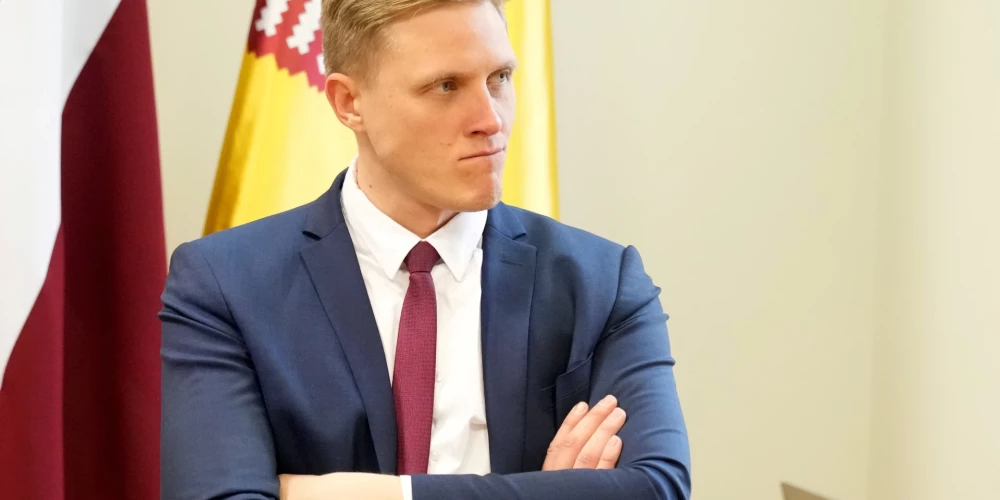 Нацобъединение требует устранения русского языка в государственных учреждениях Латвии