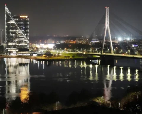 Неустойчивая погода в Латвии: ожидаются дожди и мокрый снег