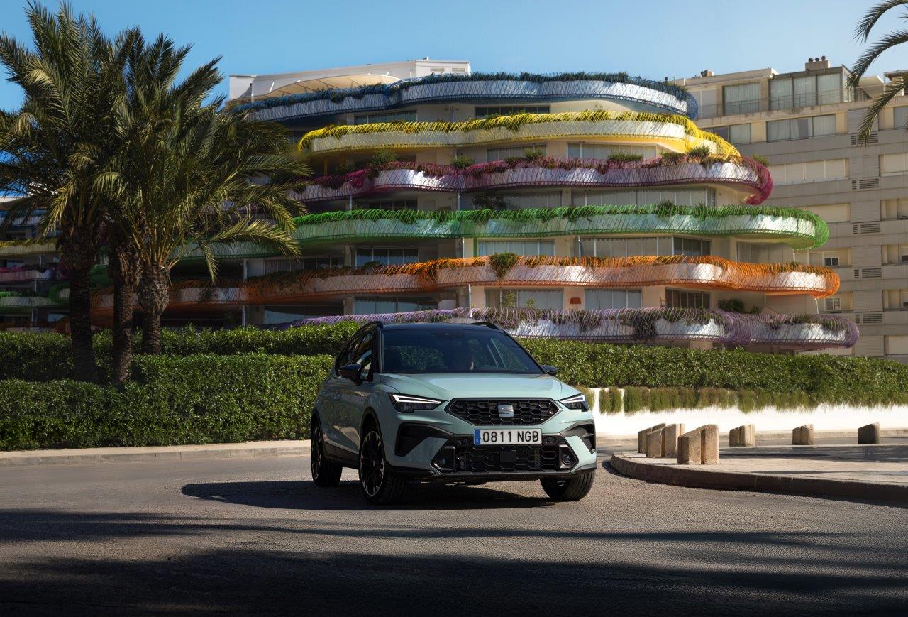 Новая SEAT Arona: кроссовер с современным интерьером и технологиями поступит в продажу в 2026 году