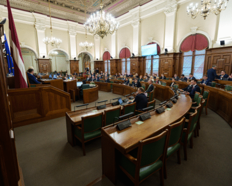 Обсуждение в Сейме: пенсионные изменения для прокуроров и поправки к бюджету на строительство Rail Baltica