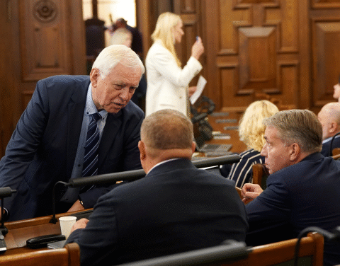 Оппозиция предложила закрыть Фонд интеграции и министерство климата, вызывает недовольство премьера Силине