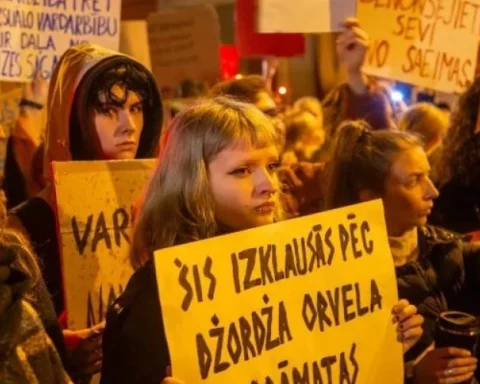 Организаторы прогнозируют протест с участием более 5000 человек в Латвии