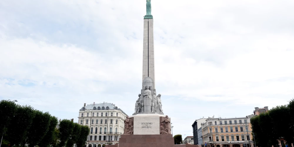 Памятник Свободы в Риге страхуется: 90 лет ценности и принадлежности для латвийцев