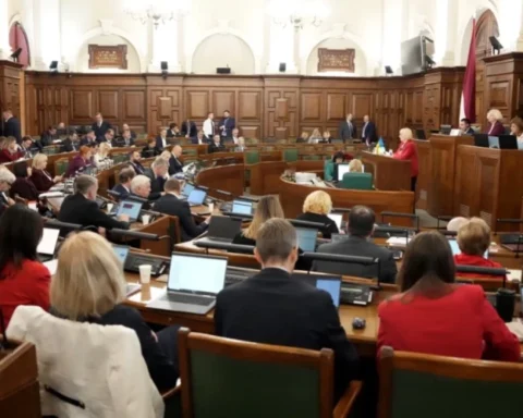 Партии Латвии обменялись обвинениями в расколе общества, министр юстиции указала на оппозицию